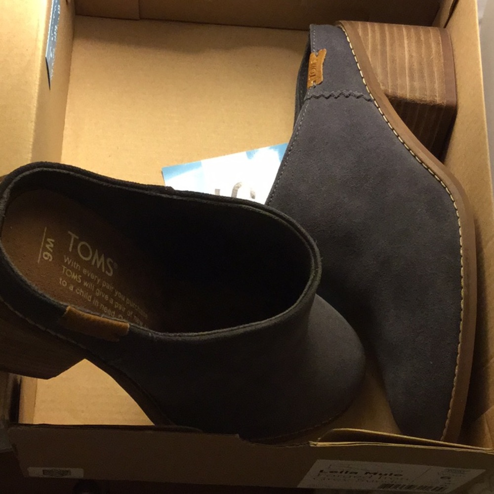 Never been worn Toms Leila mule